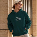 Tell Your Boobs Hoodie – Koyu Yeşil – model üzerinde ön görünüm