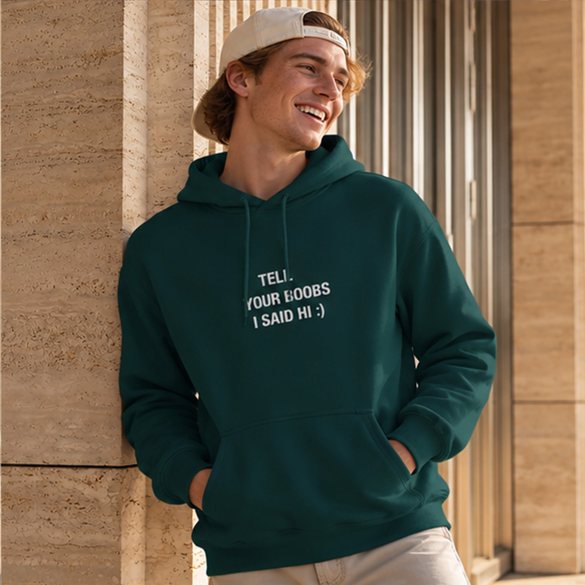 Tell Your Boobs Hoodie – Koyu Yeşil – model üzerinde ön görünüm