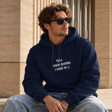 Tell Your Boobs Hoodie – Lacivert – model üzerinde ön görünüm