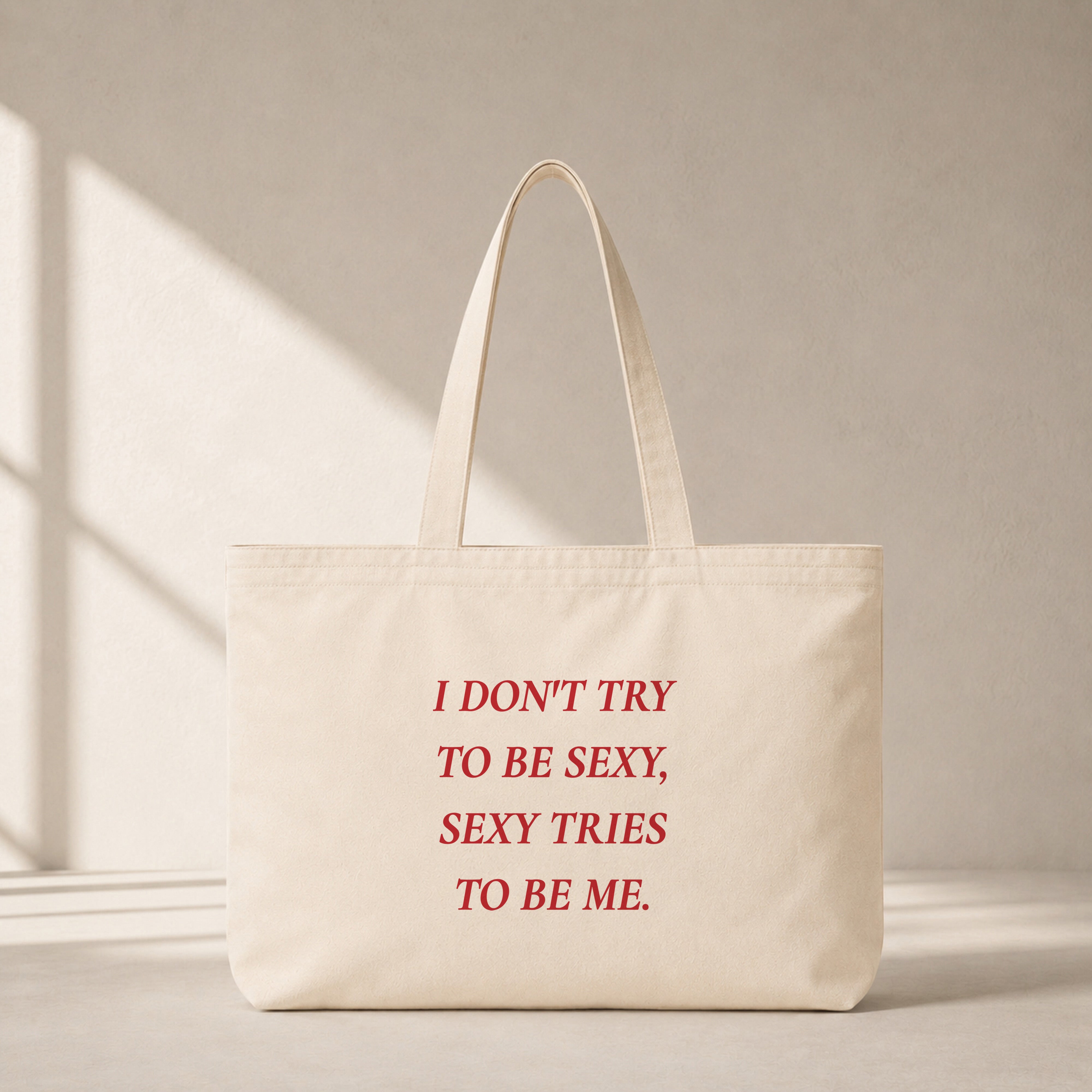 I Don't Try to Be Sexy, Sexy Tries to Be Me Club Tote Bag – ön görünüm