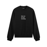 Kiss Me It's My Birthday Oversize Sweatshirt - Siyah - ön görünüm