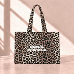 Dramatic Overthinker Leopard Tote Bag saf beyaz yazı