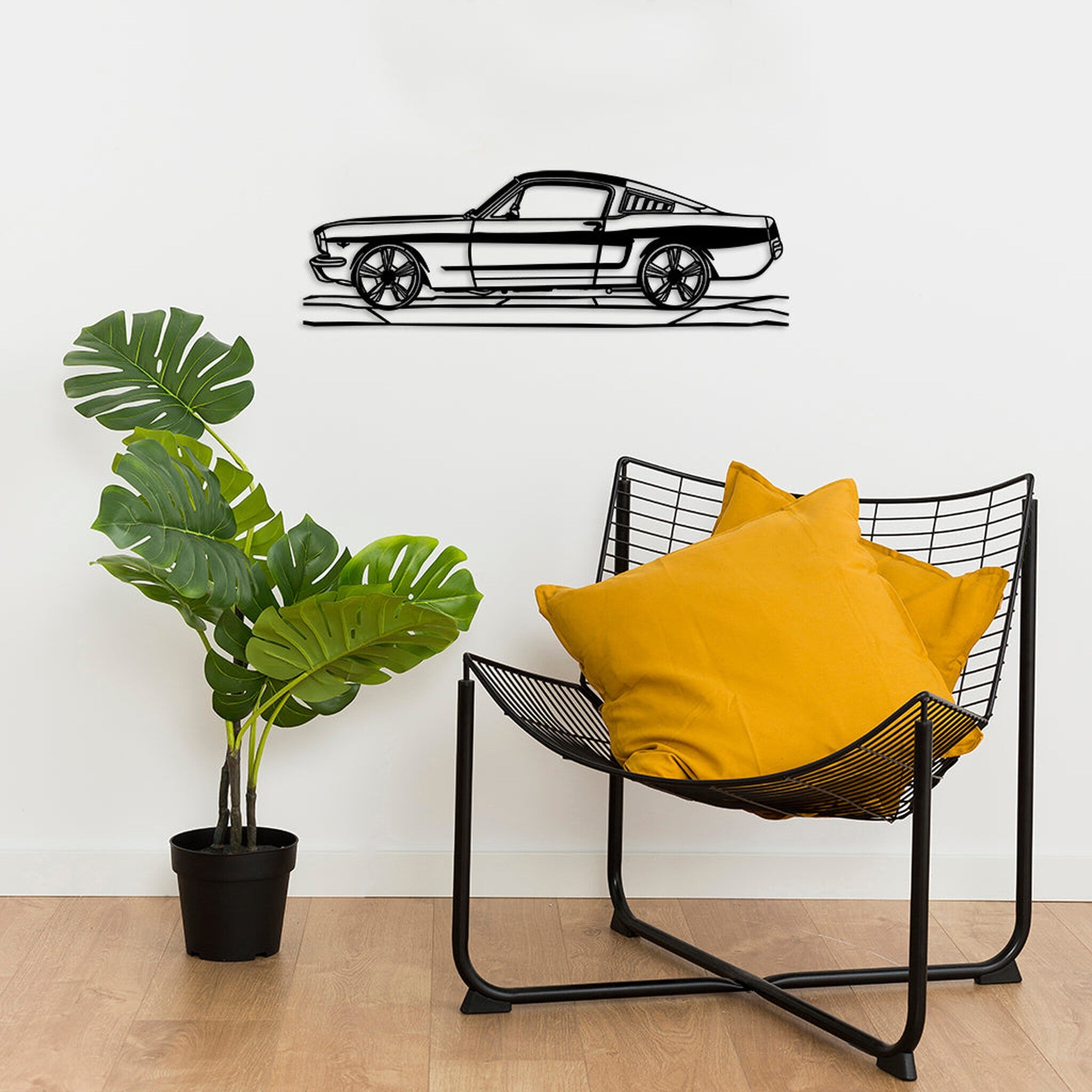 Mustang metal duvar dekoru modern yaşam alanında