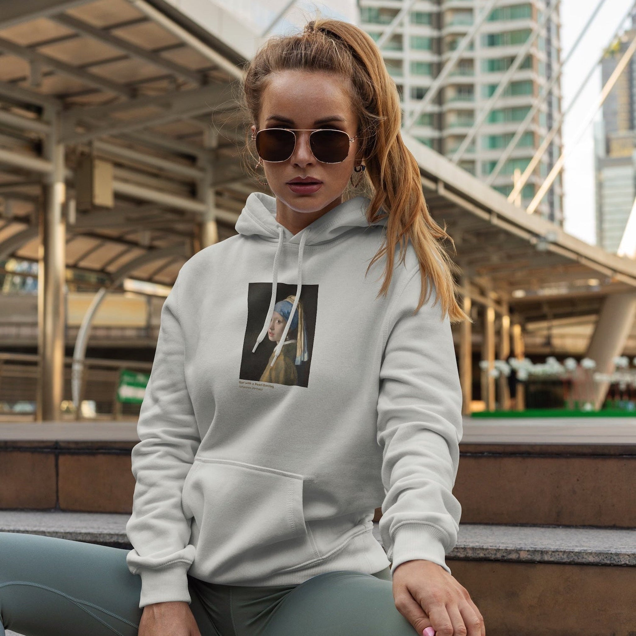 İnci Küpeli Kız Oversize Hoodie