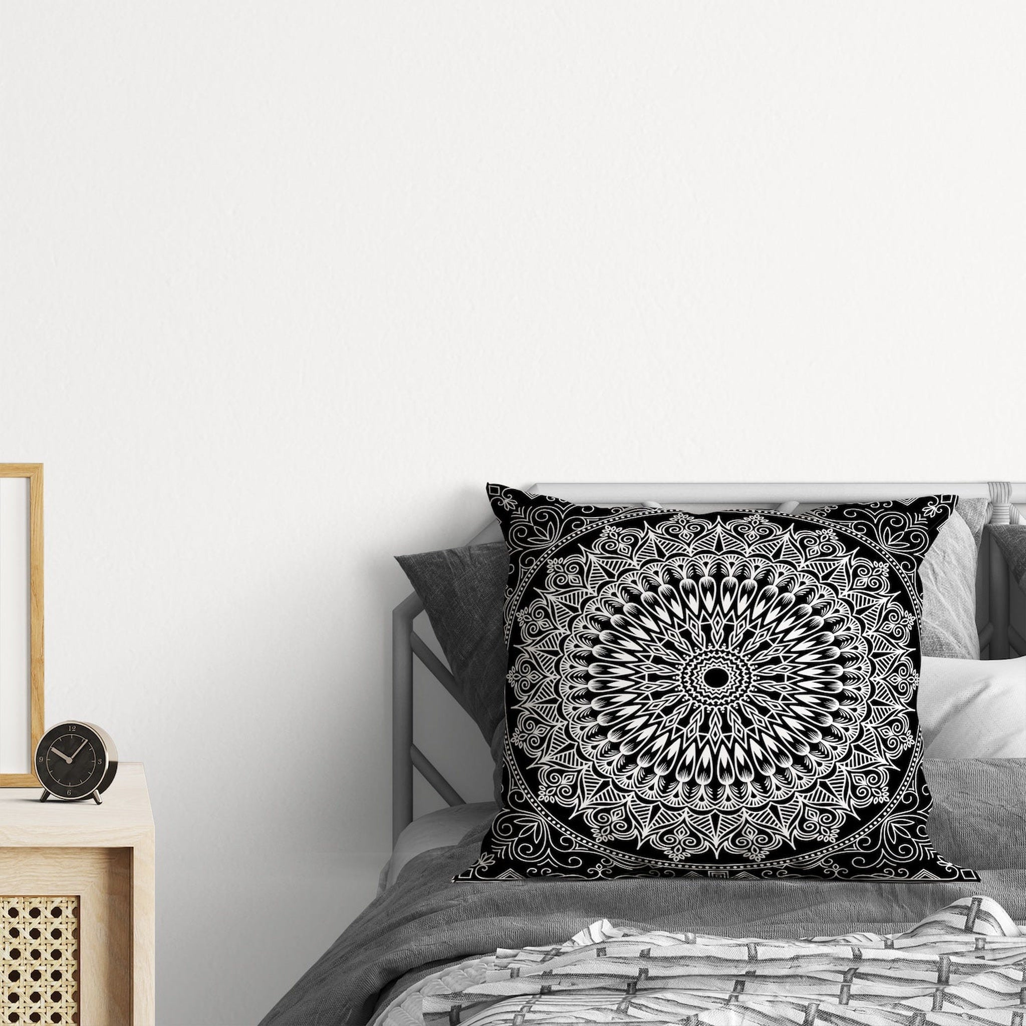 Black Bohemian Mandala Çift Taraflı Kırlent Kılıfı 2 Adet