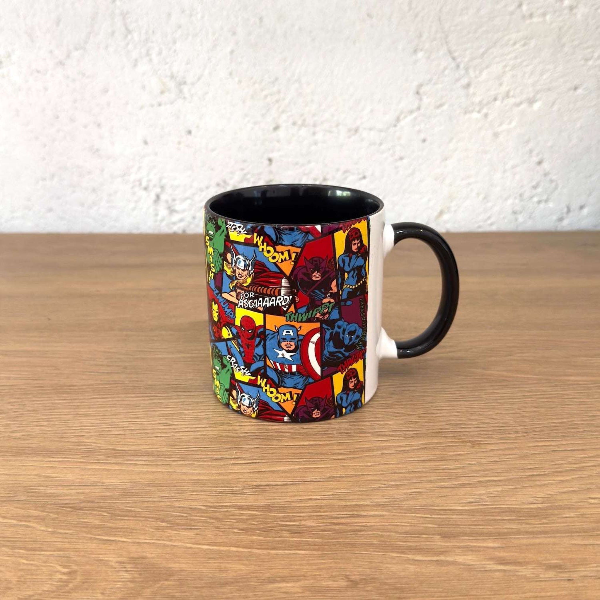 Avengers Comic Book Siyah Kulplu Bardak
