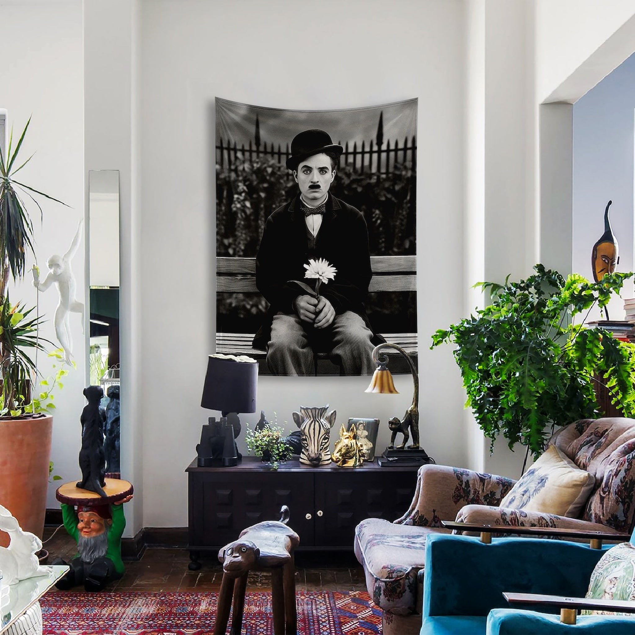 Charlie Chaplin with Flower Duvar Örtüsü