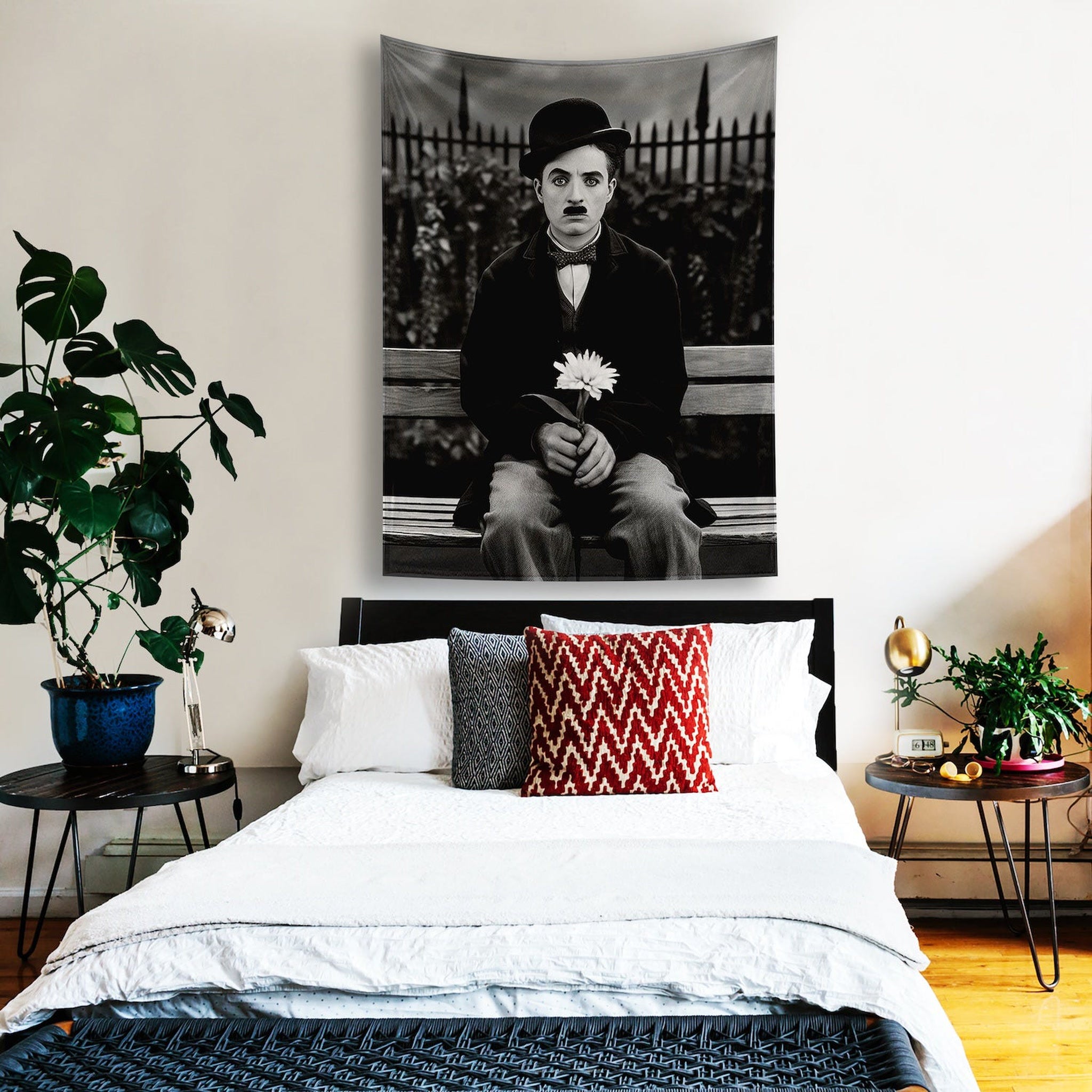Charlie Chaplin with Flower Duvar Örtüsü