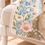 Rabbit Meadow Polar Bebek Battaniyesi — Kenar ve dikiş detayı