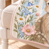 Rabbit Meadow Polar Bebek Battaniyesi — Kenar ve dikiş detayı
