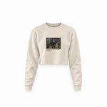 Interior of a Collector's Gallery of Paintings and Objets d'Art Crop Sweatshirt – Krem