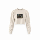 Interior of a Collector's Gallery of Paintings and Objets d'Art Crop Sweatshirt – Krem