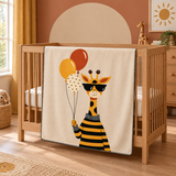 Sunny Giraffe Polar Bebek Battaniyesi – beşikte görünüm